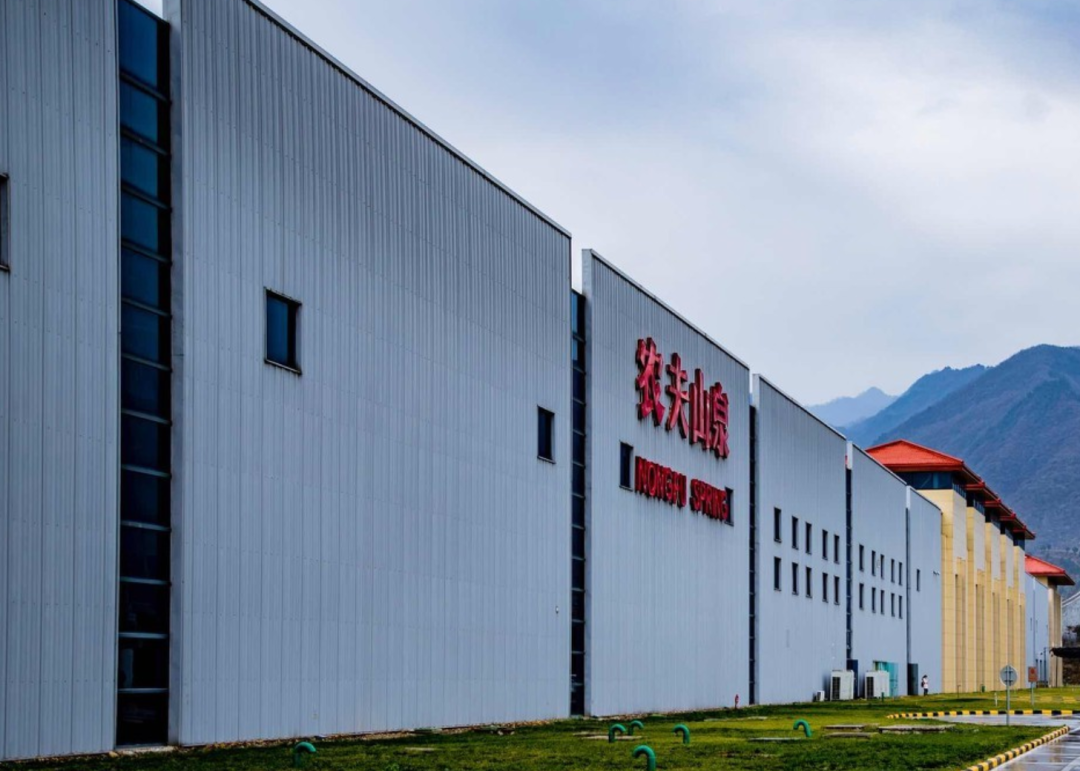 农夫山泉上市创始人身家已近千亿娃哈哈坐不住了