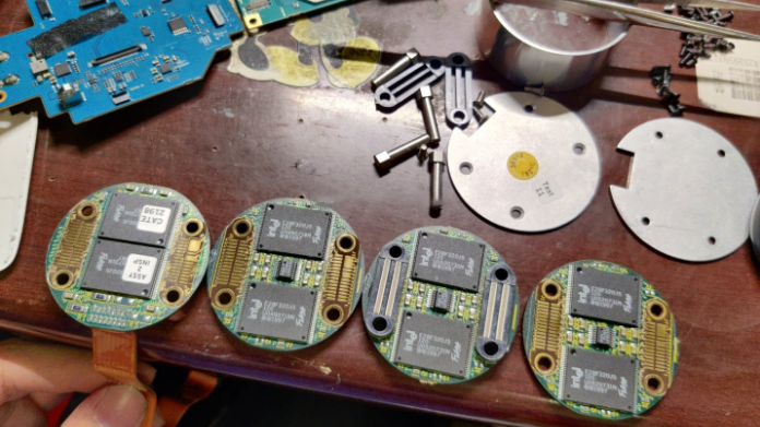 拆解飞机黑匣子，看看内部构造、PCB及芯片的图27