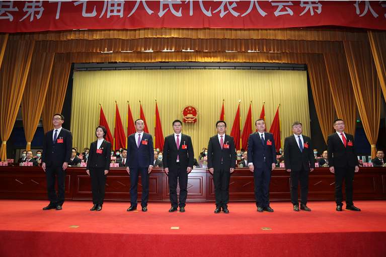 平塘县政府新一届领导班子选举产生石磊当选为县人民政府县长