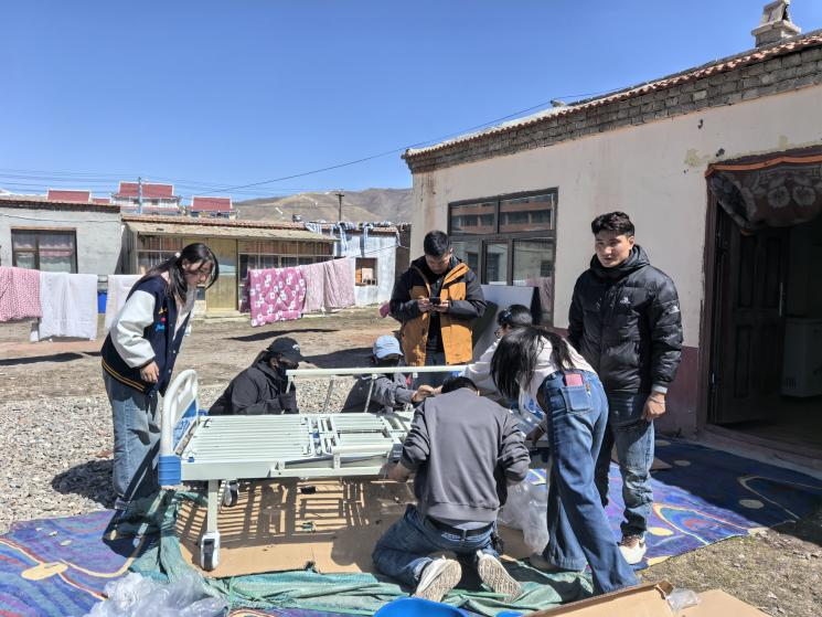 医用护理床怎么安装【基层党建】县残疾人联合会：残疾儿童上门配送安装护理床——“爱心帮扶解民忧 精准助残暖童心”_https://www.jmylbn.com_新闻资讯_第3张