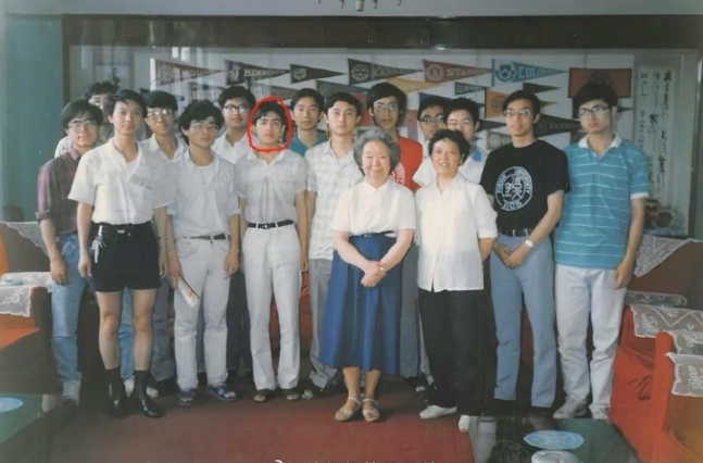 孙卫东妥妥的物理学新星甘当叛徒 做完美国流浪汉还有脸回中国养老！