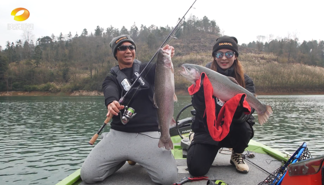 旗舰款exist来到贵州山国际路亚基地达亿瓦签约钓手马成和ivy首期去年