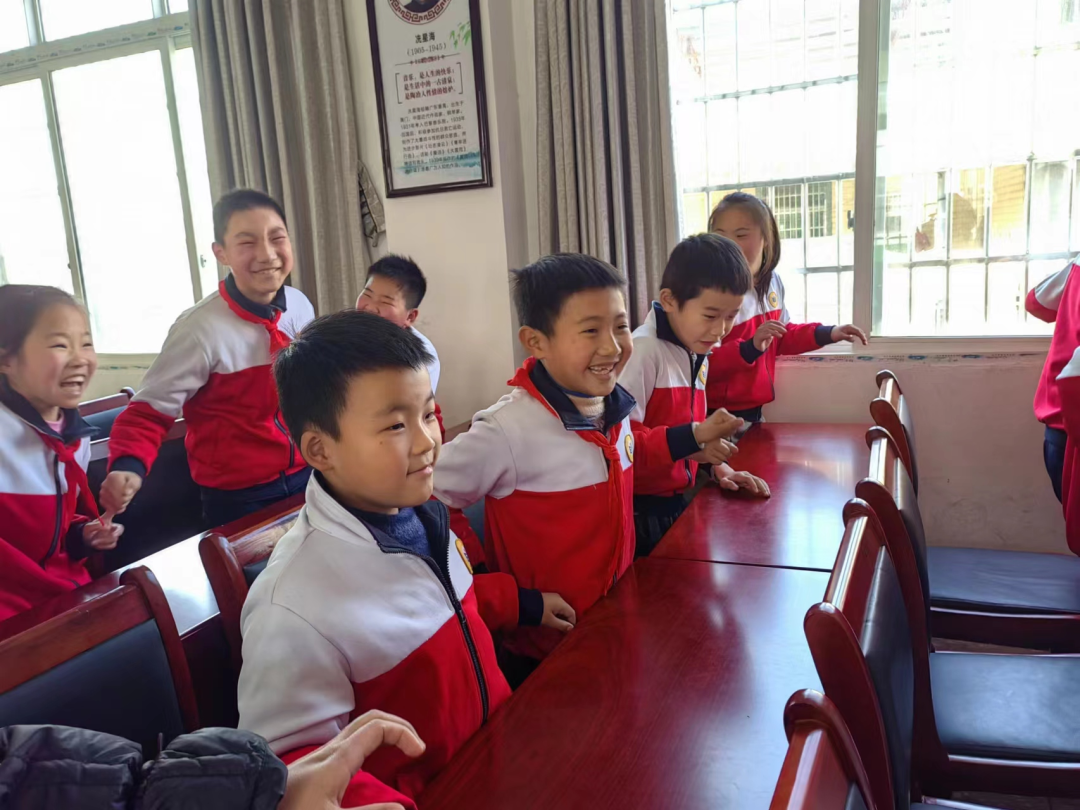 关心关爱学生绵塘小学同在蓝天下共享一片爱