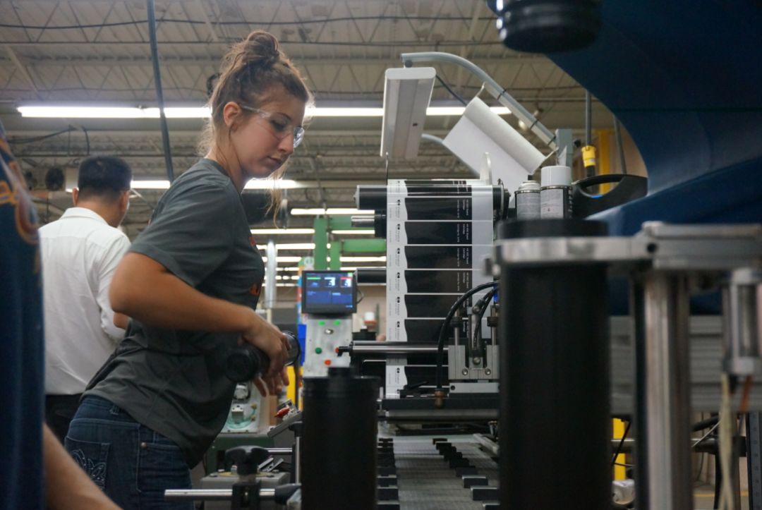 成品车间美国经销商门店