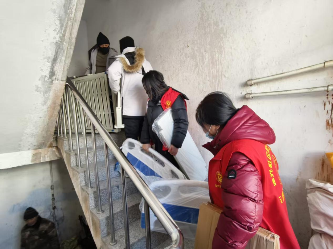 家庭用护理床怎么使用【民生实事】曙光社区：暖心护理床就位 撑起家庭幸福梦_https://www.jmylbn.com_新闻资讯_第3张