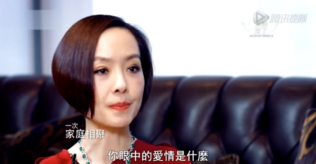 比起原諒劉強東的奶茶妹妹，這個休了1000億渣男的最美港姐太酷了！ 情感 第15張