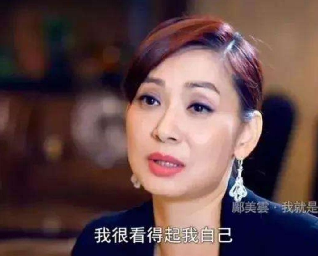 比起原諒劉強東的奶茶妹妹，這個休了1000億渣男的最美港姐太酷了！ 情感 第14張