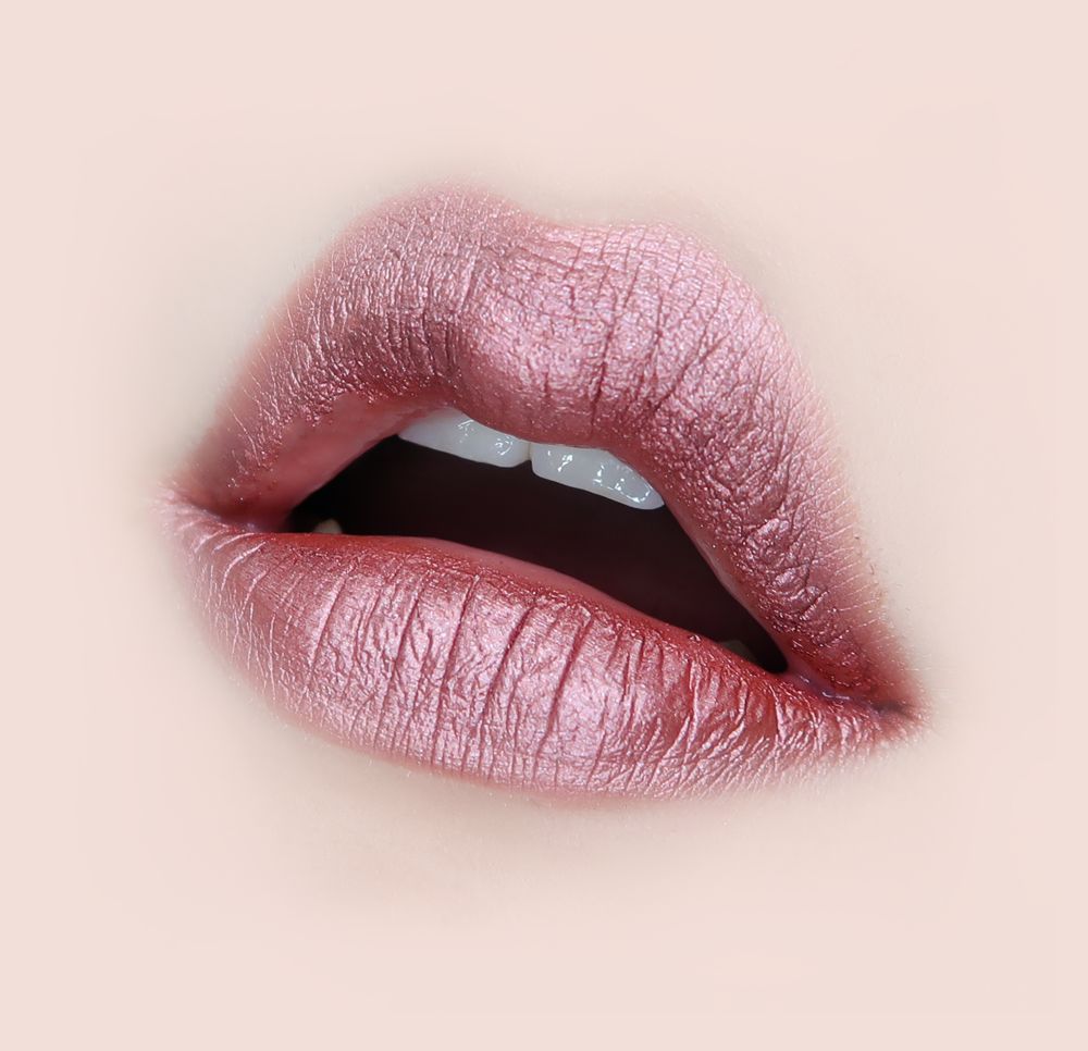 2018最火的金属口红,比水光唇好看10000倍!