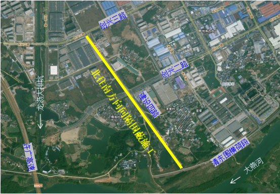 ▲建设四路北往南方向围蔽路段。