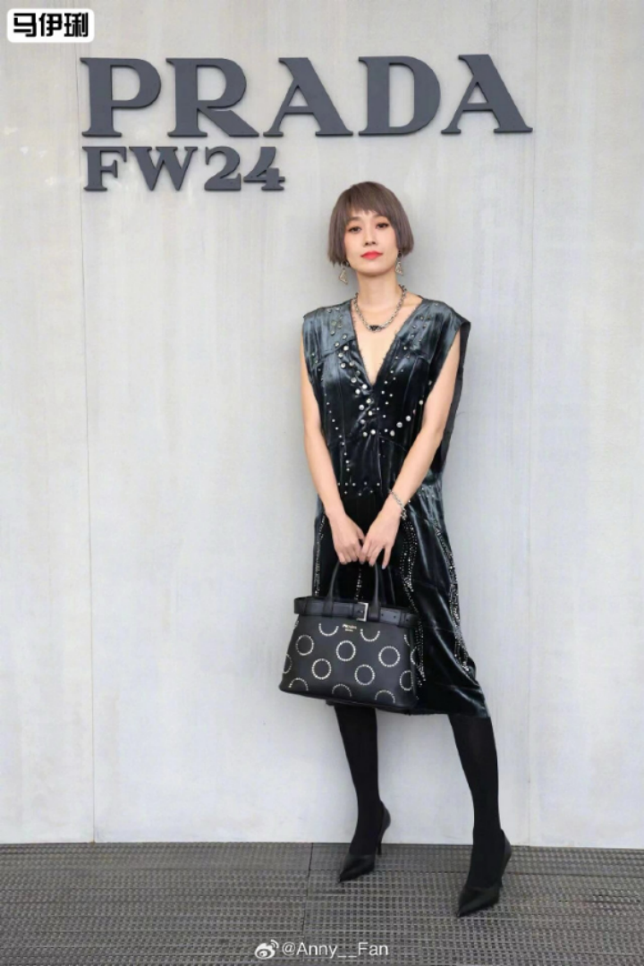 仿佛坐刘亦菲旁边看秀巴黎时装周快被打工人逛成赛博庙会了