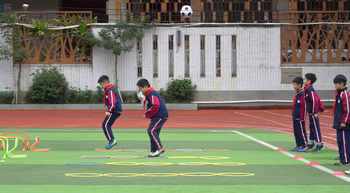 广东省清远市佛冈县第二小学作为"全国青少年校园足球特色学校",针对