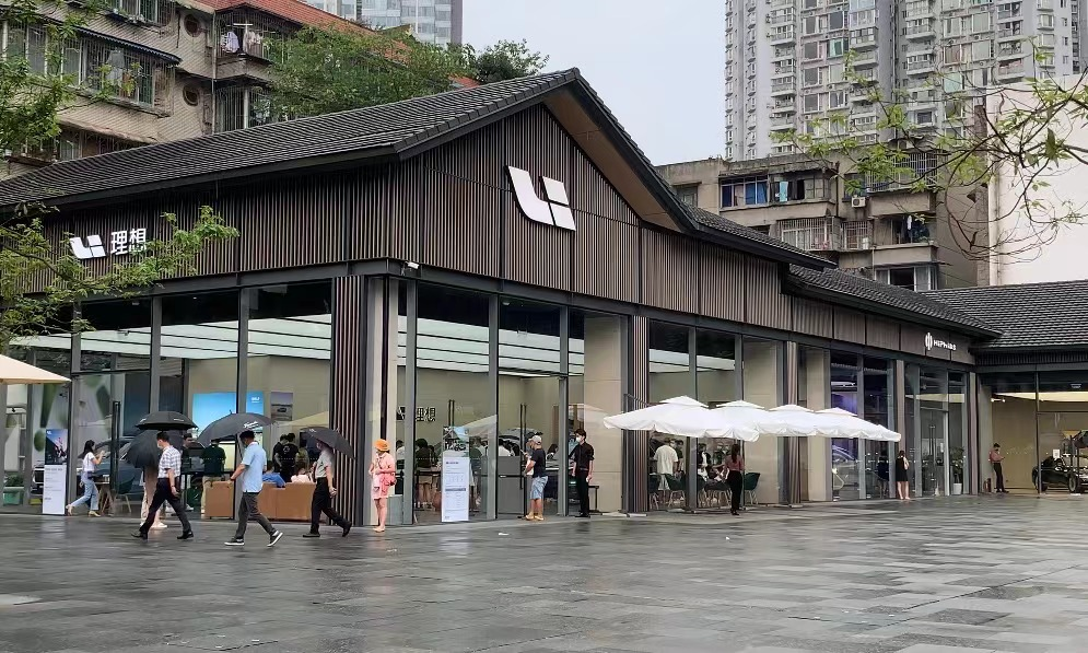 火了？门店体验排队20分钟，L9订单已过万，理想有理想了？ | 飞灵