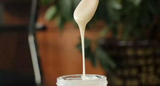 抵抗新型冠状病毒，喝蜂蜜食王浆，可以调节免疫力！