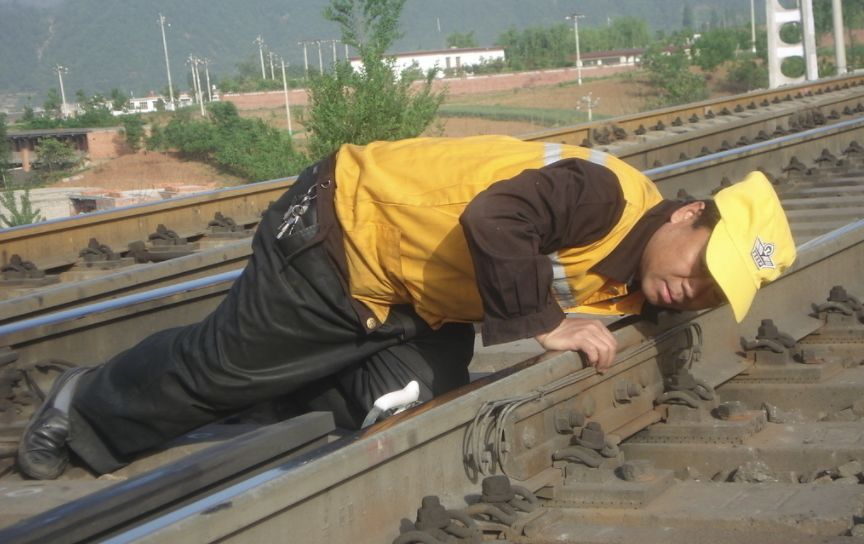 為什么鐵路軌道上從來(lái)不長(zhǎng)草？的圖6