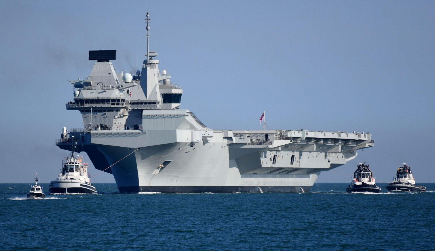 英国花重金建造两艘新航母，结果却没钱买舰载机和护卫舰