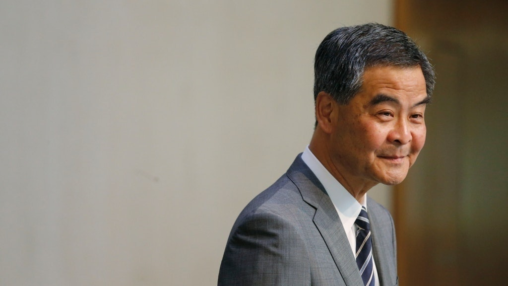 梁振英发文，呼吁香港教育局公开失德教师资料！