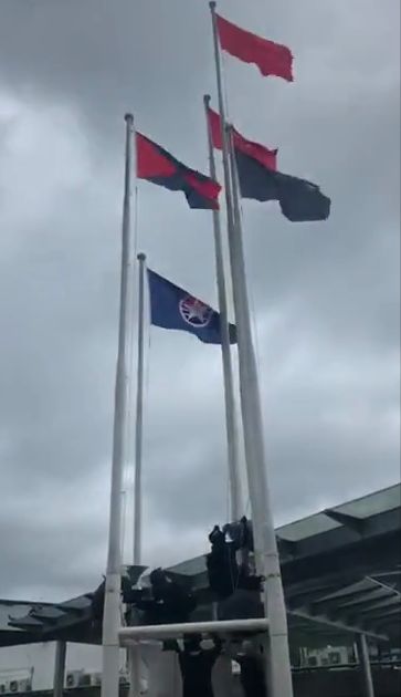香港市民升起国旗视频以顽强爱国力击退港独威胁与恐吓