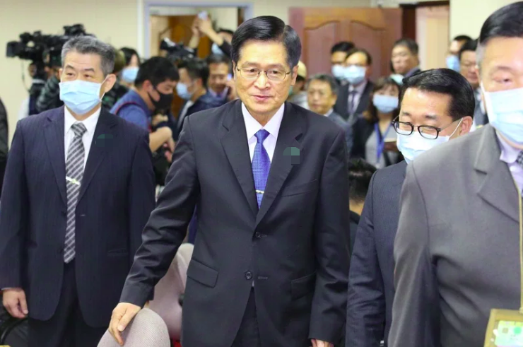 美国刚批准3项军售，台“防长”就飘：“当然可能打到中共沿岸”