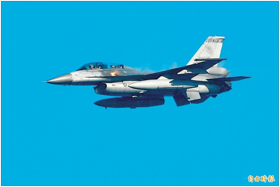 绿媒爆台空军加强演练“警告射击”，网友讽刺“只会吹牛”