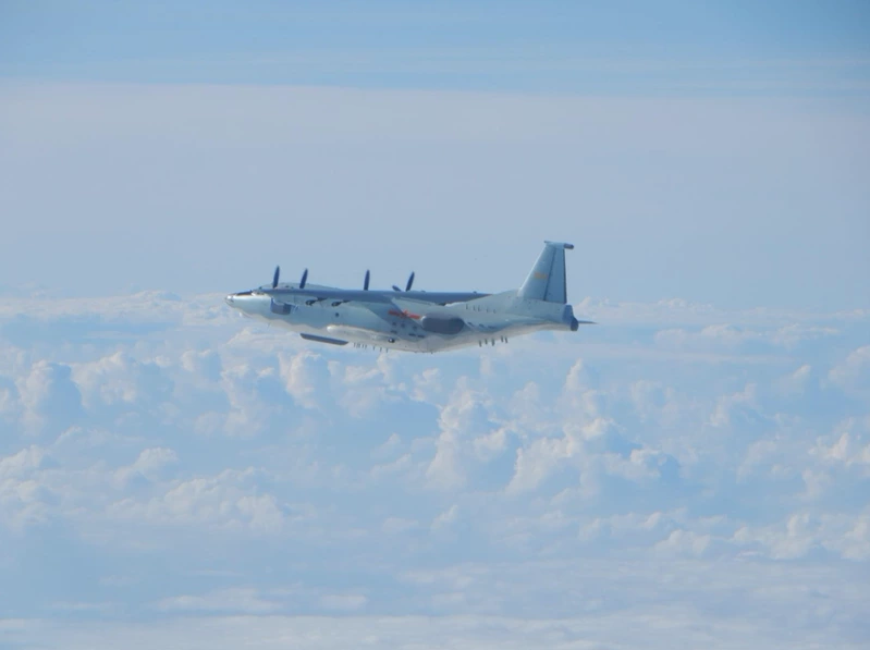 台防务部门昨日公布2架解放军军机信息，绿媒今天反应：诶，不对呀……