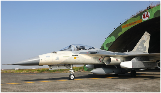 给自己壮胆？解放军接连行动后台军秀出“万剑弹”，台媒连忙吹嘘起来