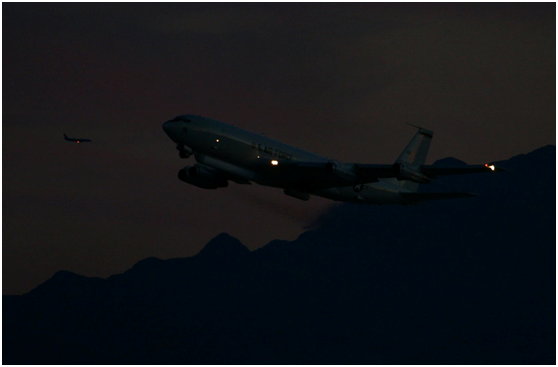 港媒：美军在南海以民航飞机为掩护实施对华侦察 让客机面临风险