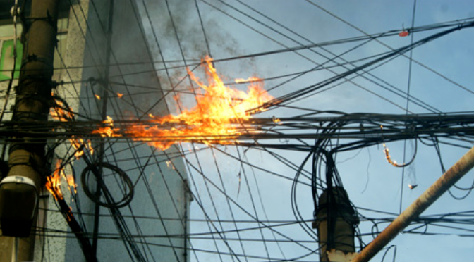 這個故障難倒了多少電工？電線著火空開卻不跳閘是不是空開壞了的圖2