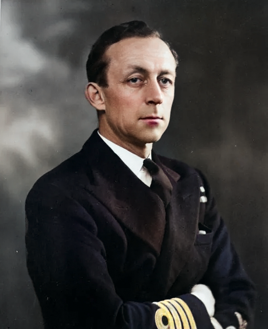 丹尼斯·坎贝尔你想啊,航母甲板是一条直直的跑道,降落的时候,要尽量