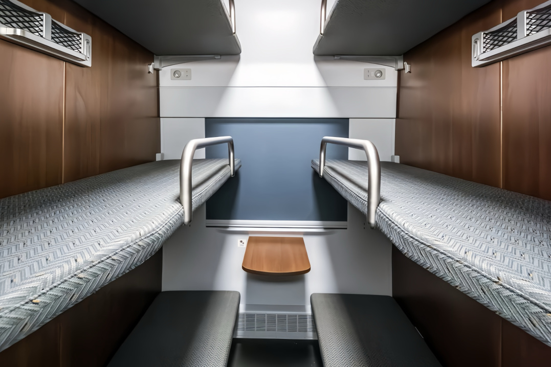 喜添新丁新一代长编组卧铺动集动车组亮相