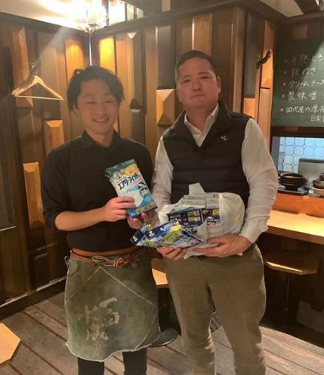 这个日本人在药妆店疯狂“抢口罩”，还自费200万日元人肉带到中国（组图） - 10