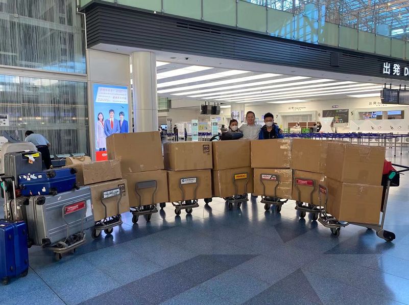 这个日本人在药妆店疯狂“抢口罩”，还自费200万日元人肉带到中国（组图） - 15