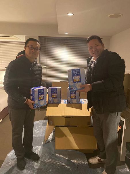 这个日本人在药妆店疯狂“抢口罩”，还自费200万日元人肉带到中国（组图） - 11