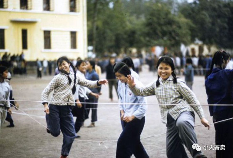 注:50-60年代老照片由於有圖騰,每個時期對於畫線染色都有自己的偏好