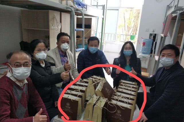 医务工作者领取肉苁蓉精华—帝辰牌肉苁蓉人参黄芪片