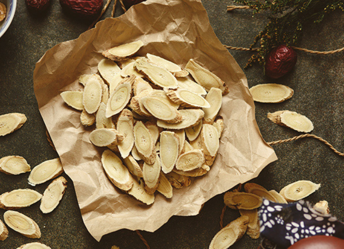 黄芪你要这样吃，补气血防衰老，男女坚持吃，越来越年轻