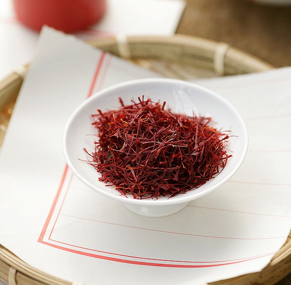 女人长斑、月经不调、怕冷，老的快？记住茶杯里放点它！