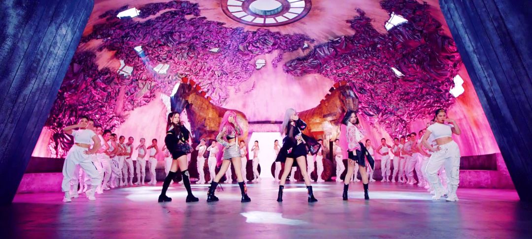 【时尚】最壕女团BLACKPINK：3分钟换24套造型，一条项链值一套房首付（组图） - 3