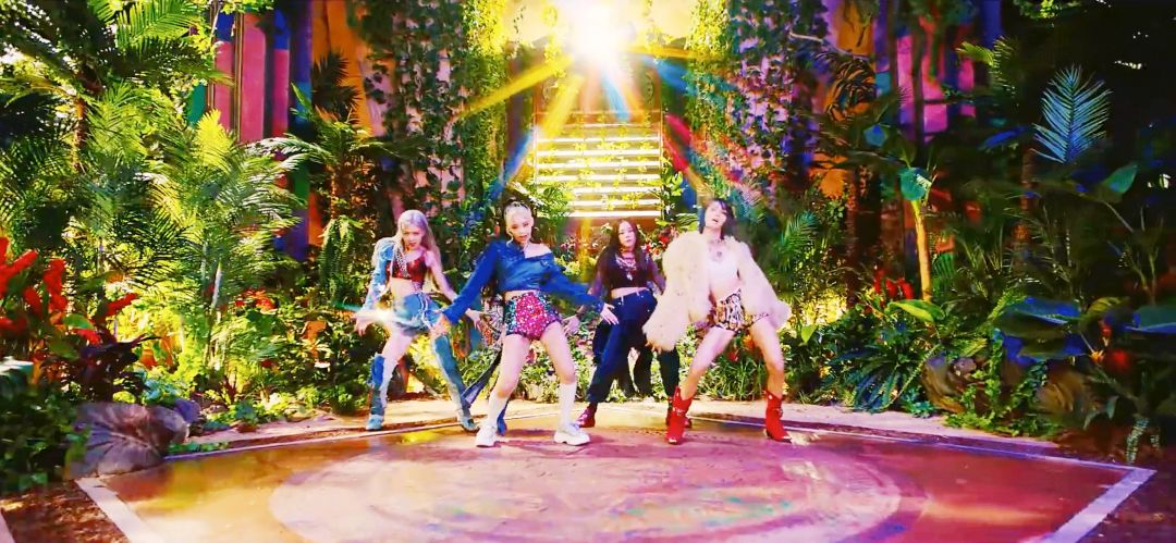 【时尚】最壕女团BLACKPINK：3分钟换24套造型，一条项链值一套房首付（组图） - 1