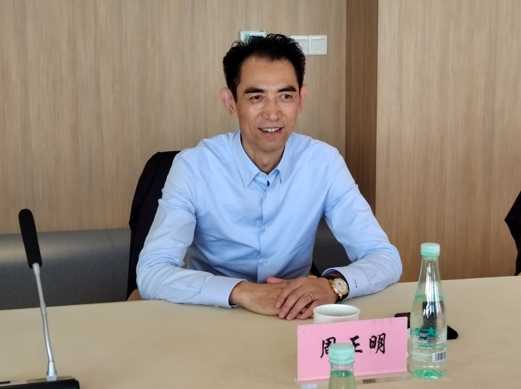 薛勇明,纪立,周正明,黄宝生共同为上海商会(姜堰)人大代表联络站揭牌.