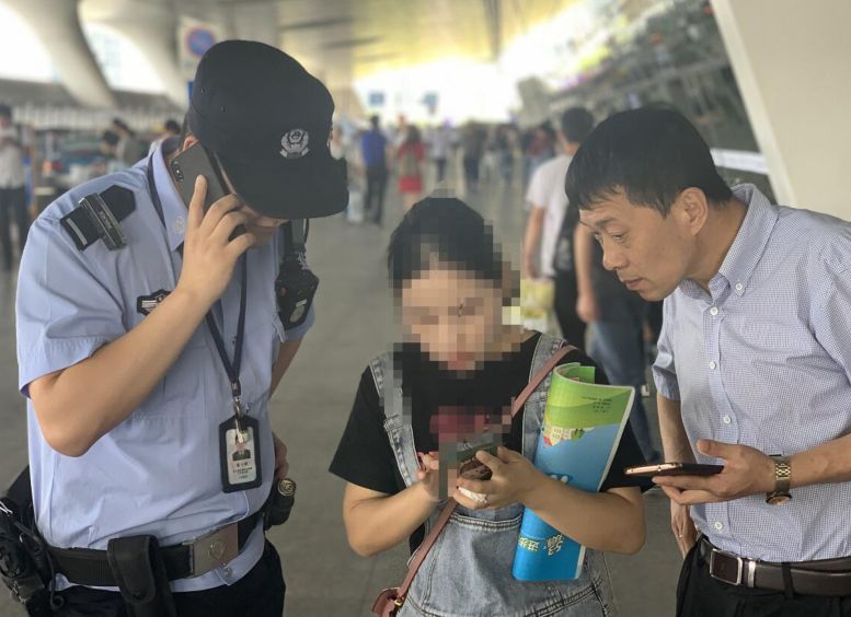 心疼8岁孙子做作业还挨骂 奶奶带孩子离家出走了