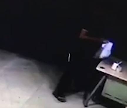 28歲單身宅男連偷鄰居4次外賣:明知不對但管不住手