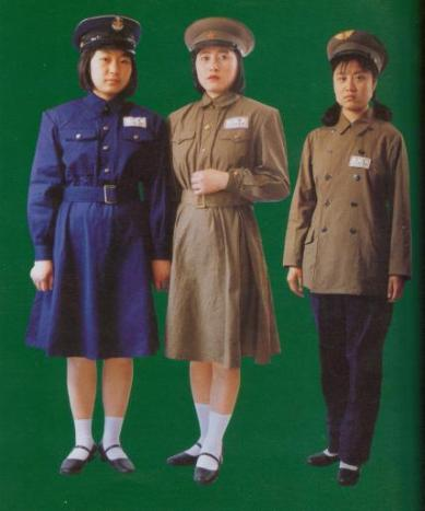 看展去不愛紅裝愛武裝人民軍隊女軍服展亮相省博