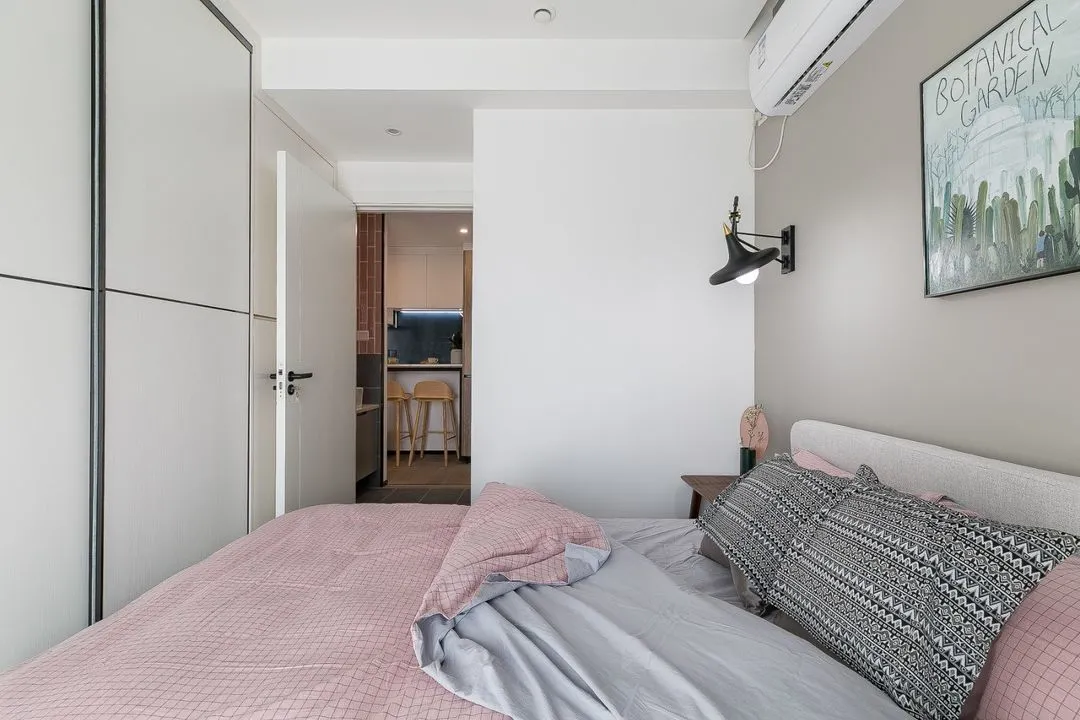 72㎡的小户型好精致，过道设吧台，餐厅加卡座，有颜值更有情调