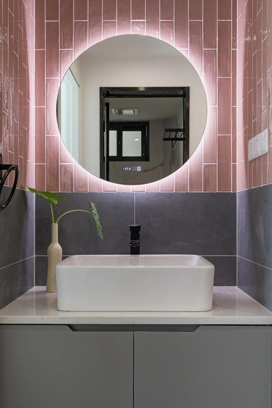 72㎡的小户型好精致，过道设吧台，餐厅加卡座，有颜值更有情调