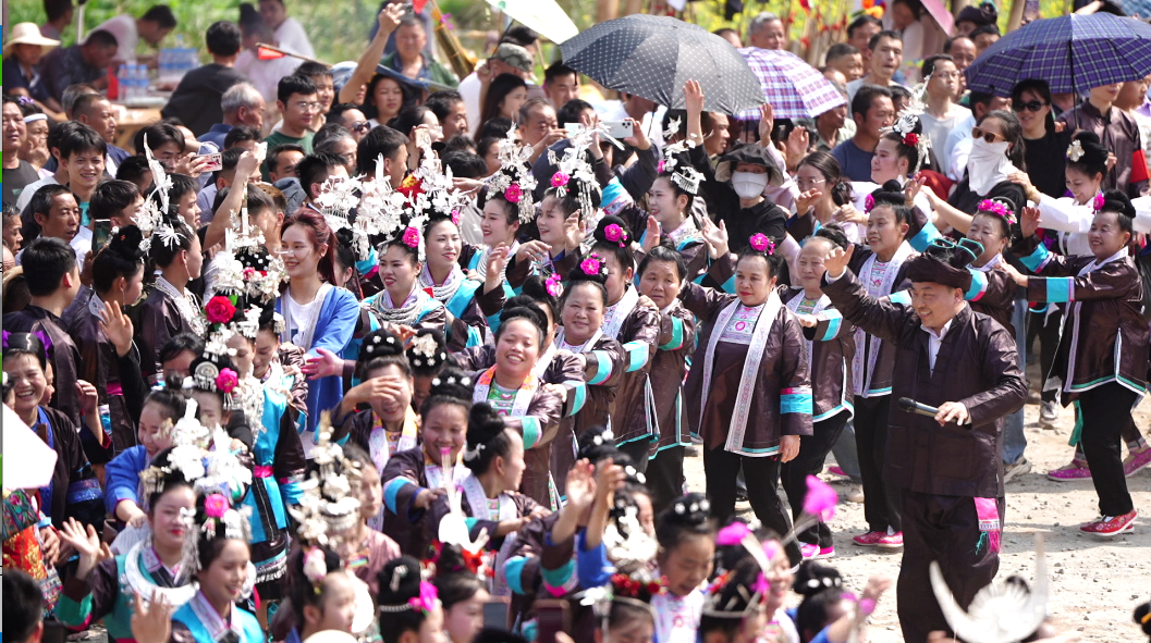 龙额春社节万人踏春来赶社
