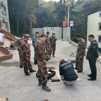 川科鼎利中德&人工智能学子助力仁寿武装部进行设备调试(图5)