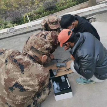 川科鼎利中德&人工智能学子助力仁寿武装部进行设备调试(图2)