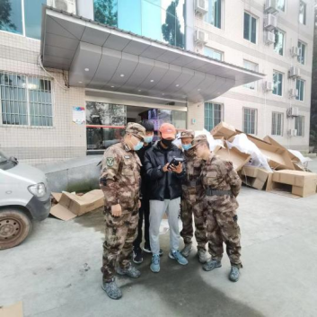 川科鼎利中德&人工智能学子助力仁寿武装部进行设备调试(图3)