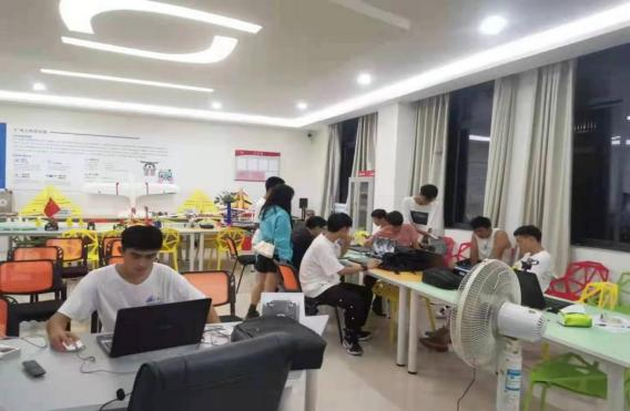 川科鼎利中德&人工智能学子勇闯全国机器人锦标赛，预祝取得佳绩(图6)