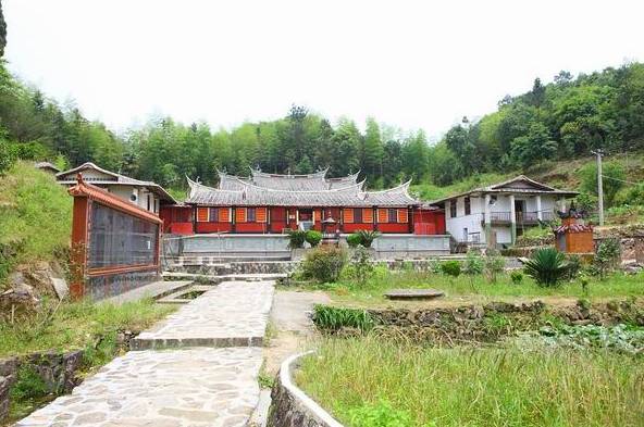 有林,许,李,黄,苏,章,徐,吴等姓氏592户2594人,分别居住在东坑子,朝坂